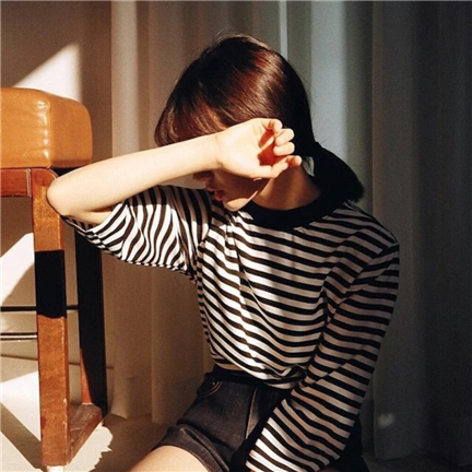 ���º������˸е�΢������ �ı���͸��