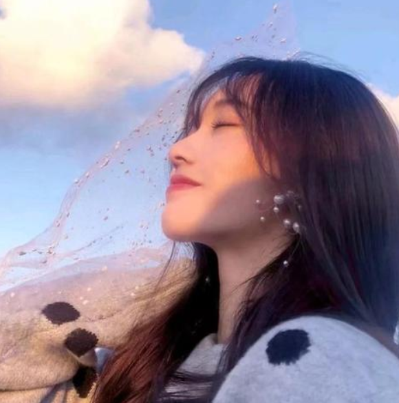 �ǳ����Ƶ�΢��Ů������