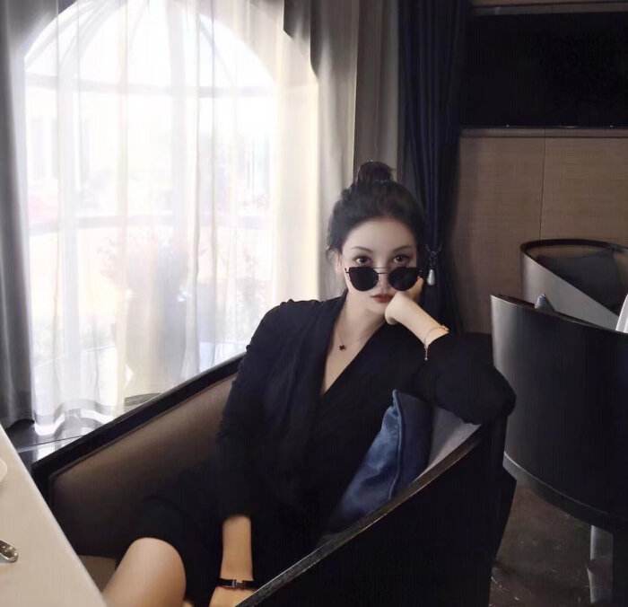 �������΢����Ů