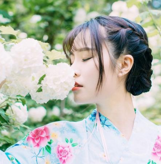 ��һ�޶���Ů��΢������