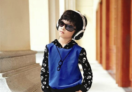 �����б���100�ֵĺ�����  ������ţ�����к����ִ�ȫ���