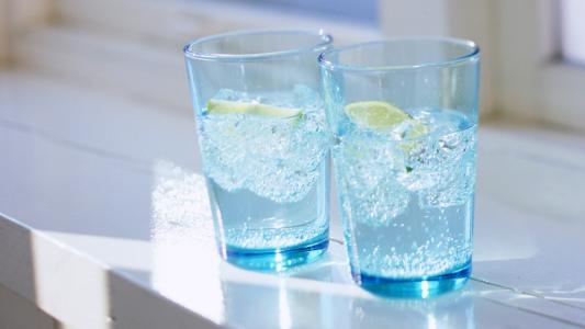 Ů����ʾ������Ǻ������֣��ǻ��뺭����Ů������