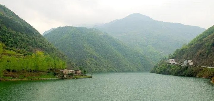 ������ɽ��ˮ�����ֵ�����Ů��